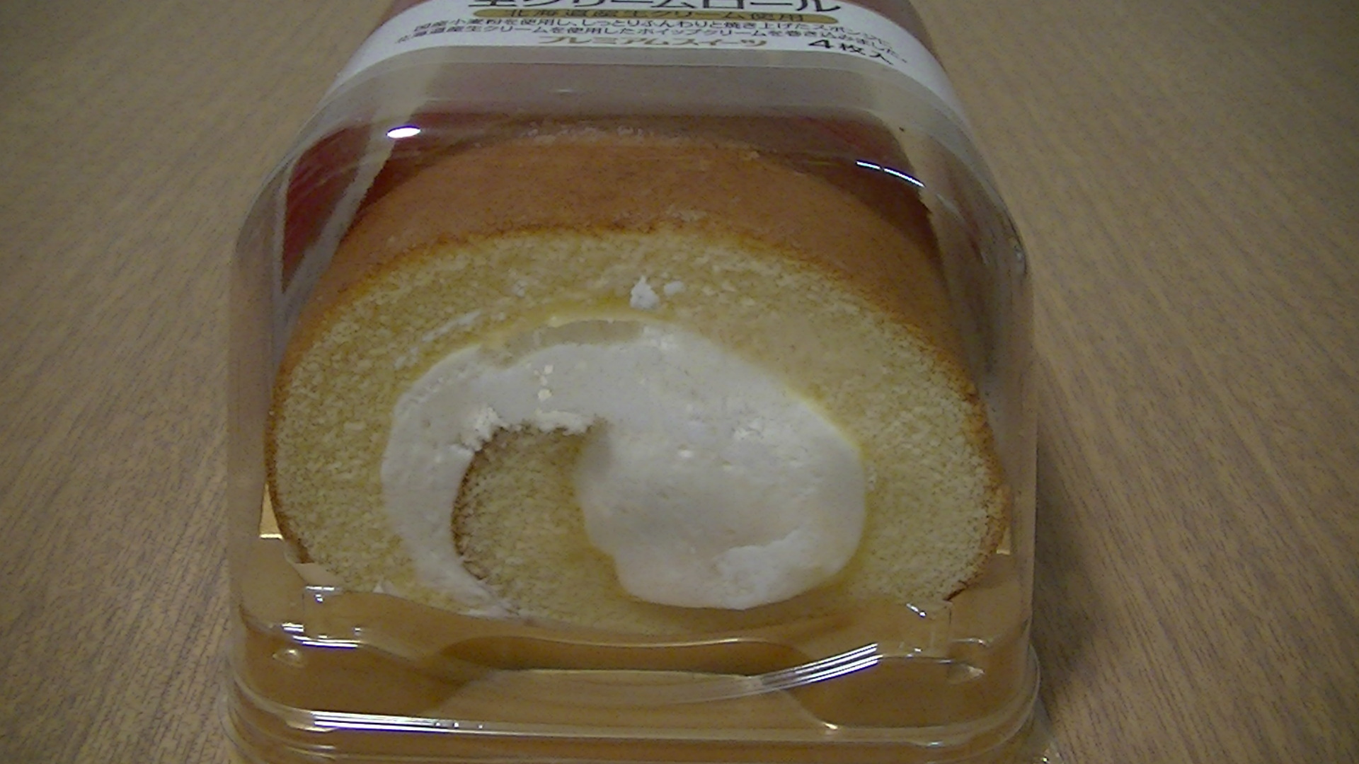 山崎製パンの新ブランド プレミアムスイーツシリーズ 生クリームロール ちょい買い雑記帳 こんなの買ったり 買わされたり